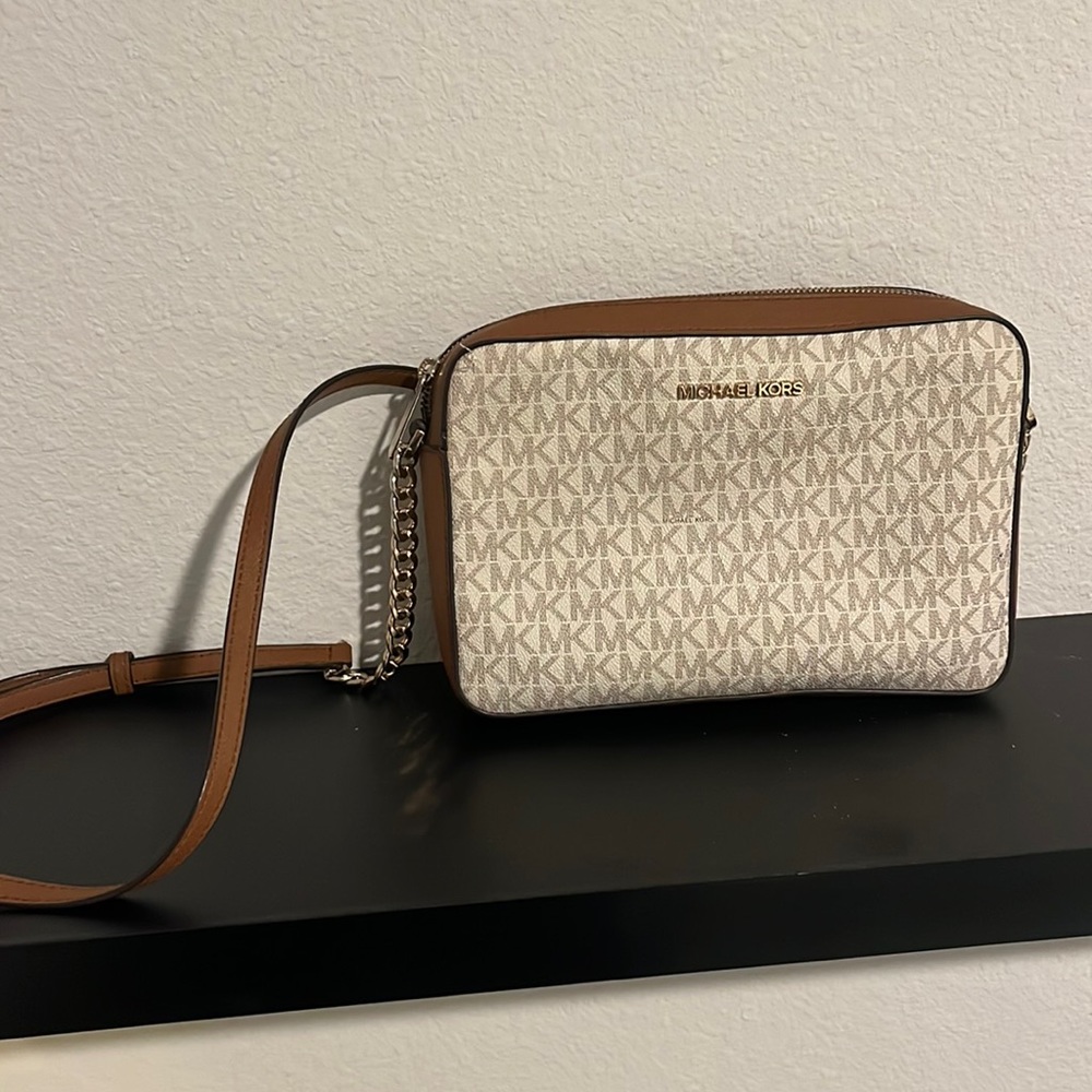 Michael Kors cross body purse